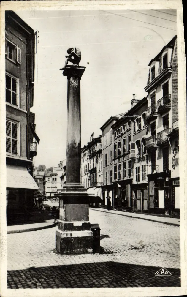 Épinal - La Fontaine Pinau und Rue Rualménil — Antike Ansichtskarte (46) — Verlag C.A.P. - Vorderseite