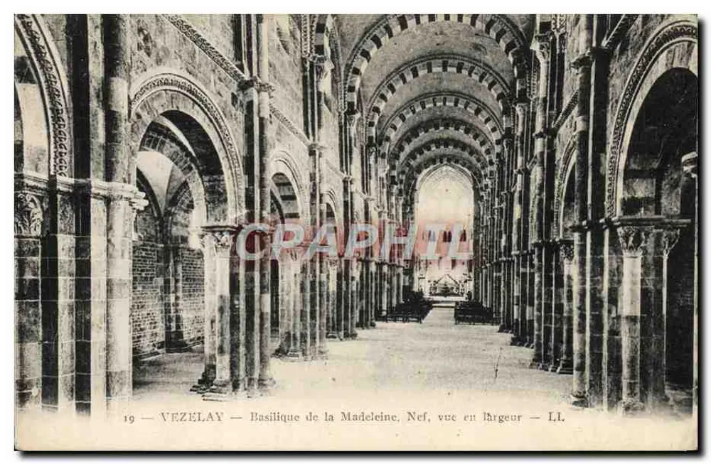 Vézelay — Basilika der Madeleine, Kirchenschiff, breiter Blick — LL. - Vorderseite