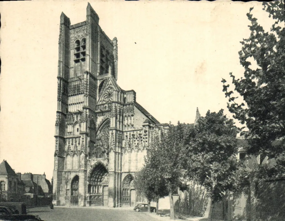 Auxerre — A Catedral — Cie des Arts Photométriques, Paris - Frente