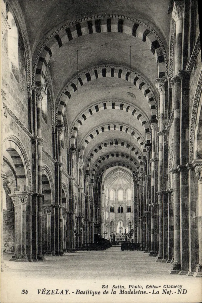 Vézelay - Basílica de Nossa Senhora da Madeleine - A Nave - Frente