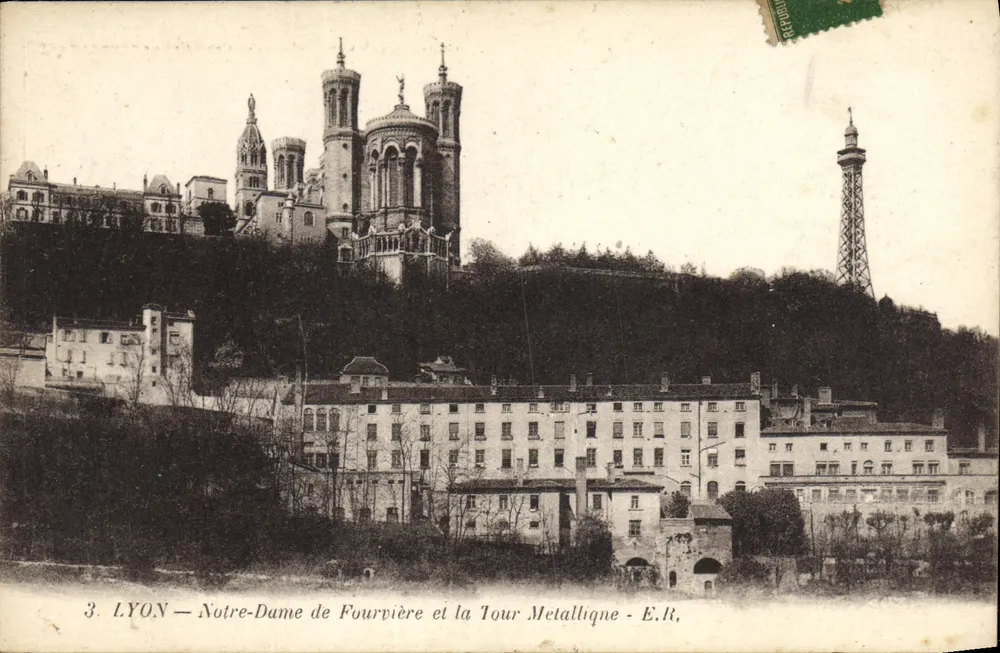 LYON — Ansicht der Notre-Dame de Fourvière und der Metalltürme — E.R. - Vorderseite
