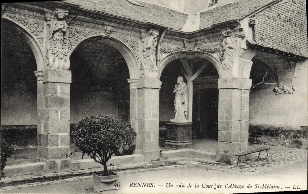 Rennes — Ein Eckbereich des Hofes der Abtei St-Mélaine — LL. n°40 - Vorderseite