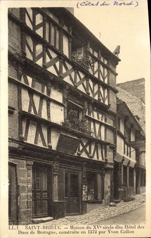 Saint-Brieuc — Haus des 16. Jahrhunderts, genannt Hotel der Herzöge von Bretagne, errichtet 1572 von Yvon Collon - Vorderseite