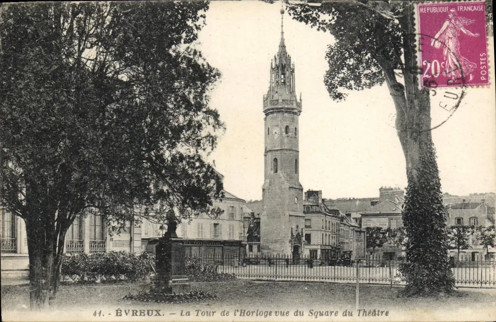 Évrebux — Die Uhrturm vom Square du Théâtre aus gesehen — Photo-Berthet-Dumont - Vorderseite