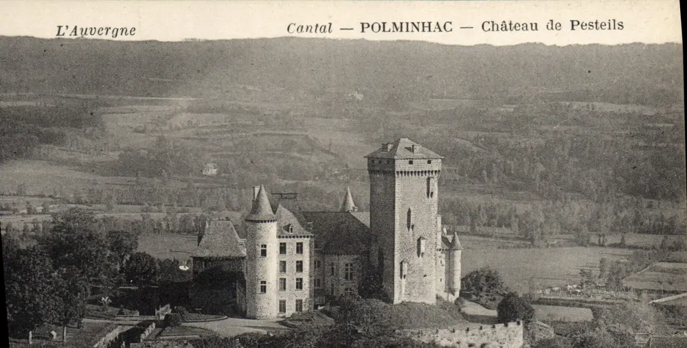 Cantal — POLMINHAC — Kasteel van Pesteils — L'Auvergne - Voorkant