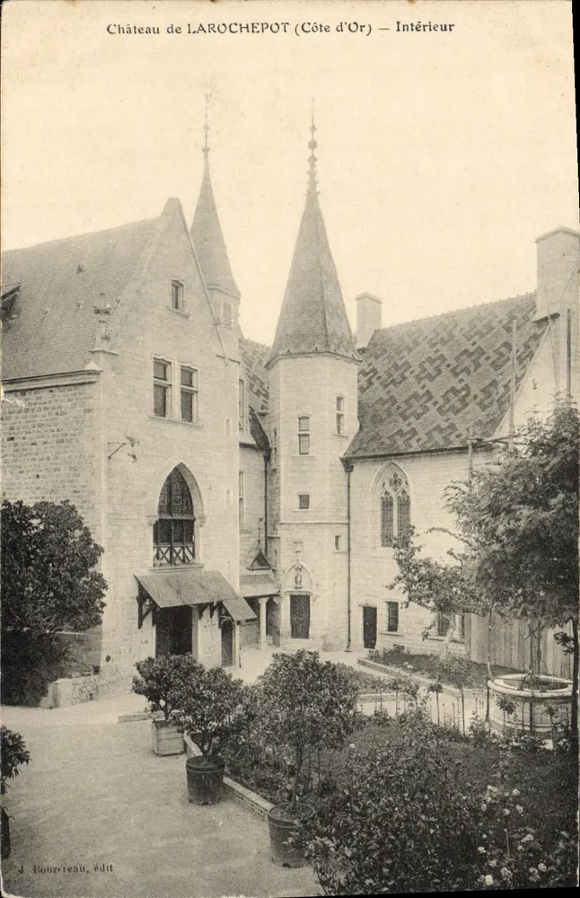 Castelo de LAROCHEPOT (Côte d'Or) — Interior — Lionz-reau, editor - Frente