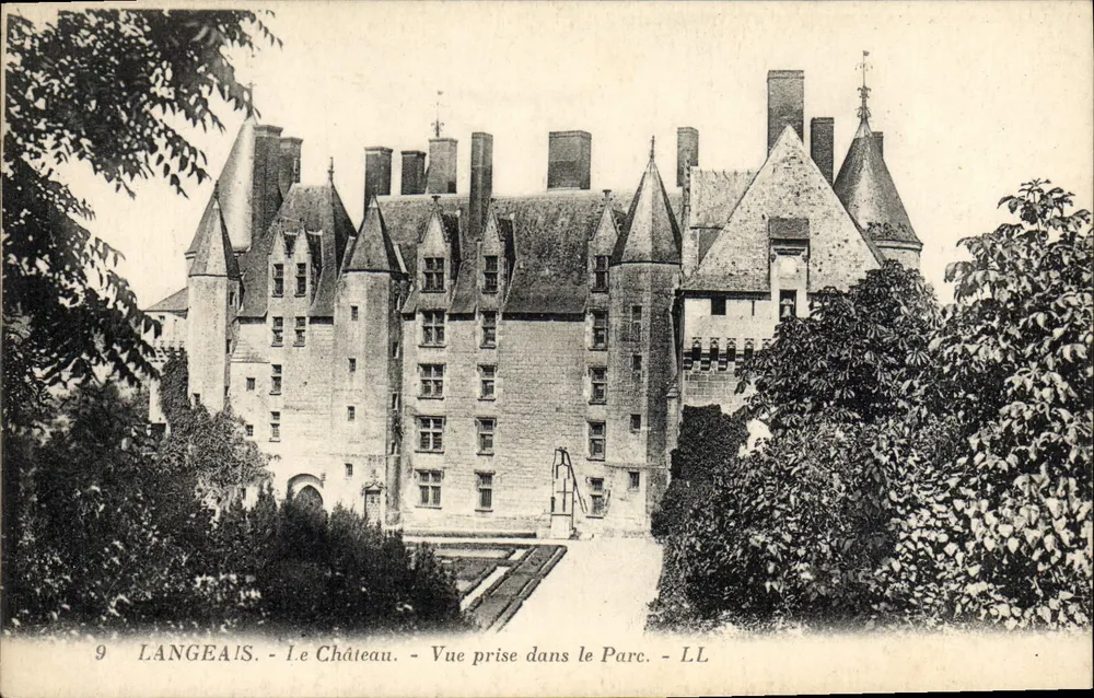 Langeais - Das Schloss - Ansicht aus dem Park - LL - Vorderseite