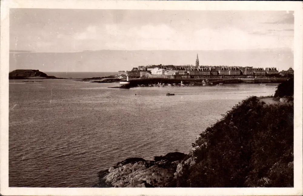 Vista general de la cornisa de Aleth — Saint-Malo — editor 'Real Photo' n°35 - Anverso