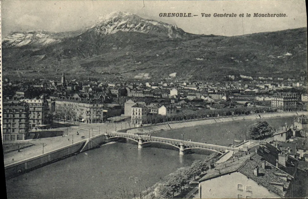 Grenoble — Visão Geral e o Moucherotte — editor não visível - Frente