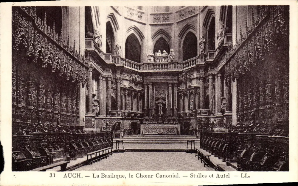 Auch — Die Basilika, der kanonische Chor — Bänke und Altar — LL. - Vorderseite