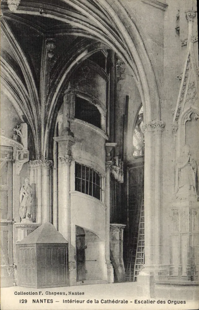 NANTES — Innenansicht der Kathedrale — Orgelstiege — Sammlung F. Chapeau, Nantes, Nr. 129 - Vorderseite