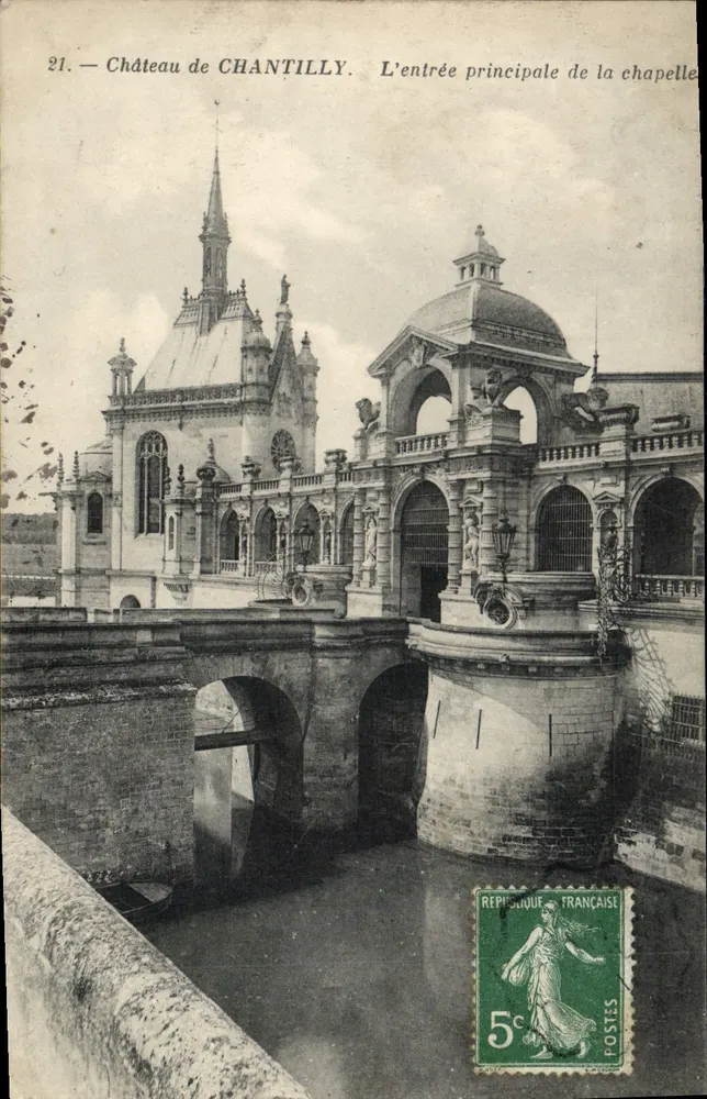 Schloss Chantilly — Der Haupteingang der Kapelle — n°21 - Vorderseite
