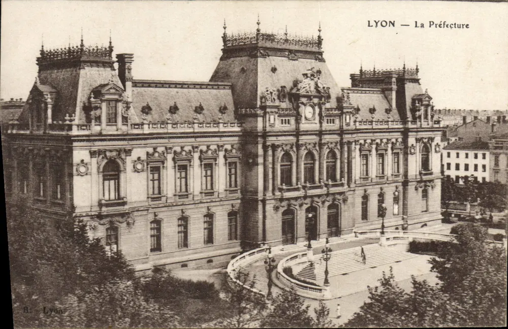 LYON — A Prefeitura — B. Lyon - Frente
