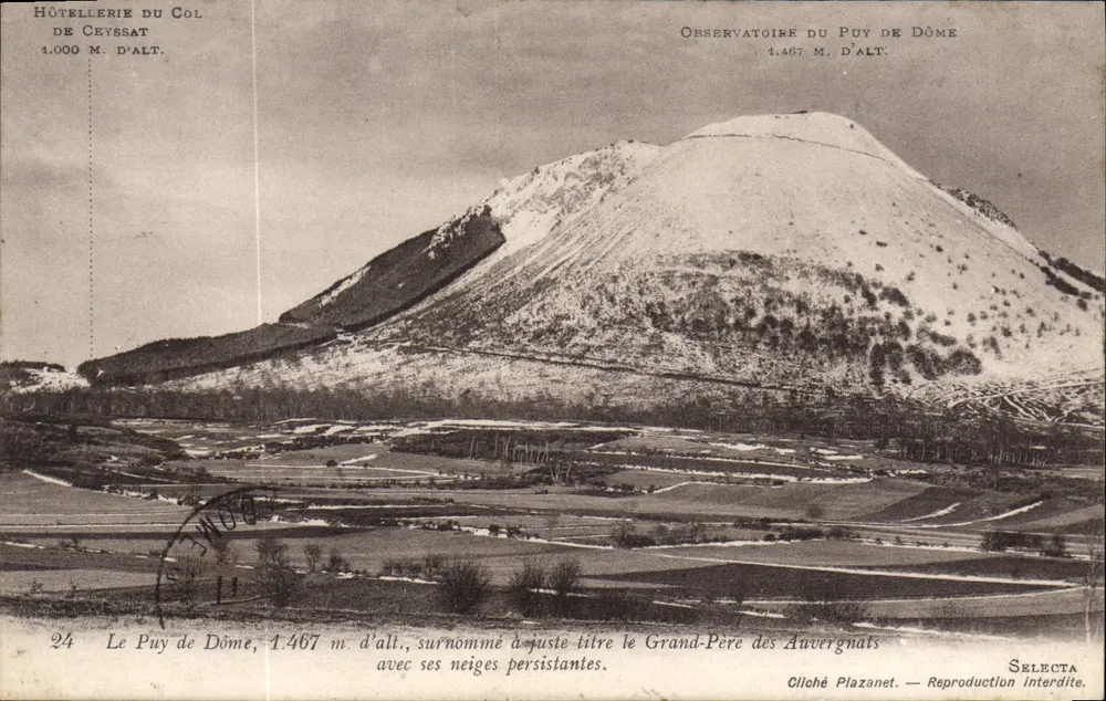 Le Puy de Dôme, 1.467 m de alt., apelidado com razão de 'O Avô dos Auvergnats' — Cliché Plazanet - Frente
