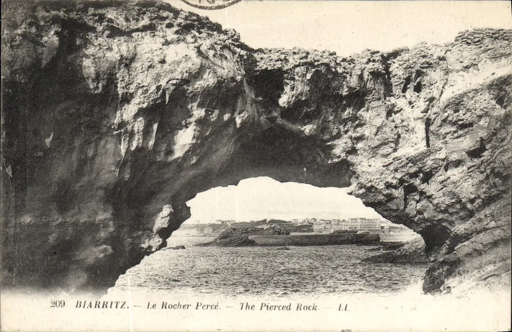 Biarritz — Le Rocher Percé — The Pierced Rock — L.L. — n° 209 - Frente