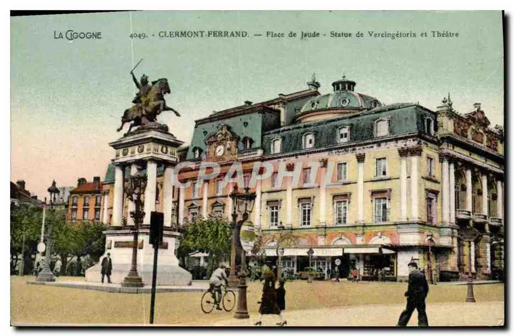 Clermont-Ferrand — Place de Jaude — Statue von Vercingétorix und Theater - Vorderseite