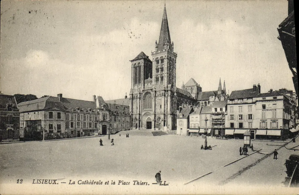 Lisieux — Die Kathedrale und der Platz Thiers — LL - Vorderseite