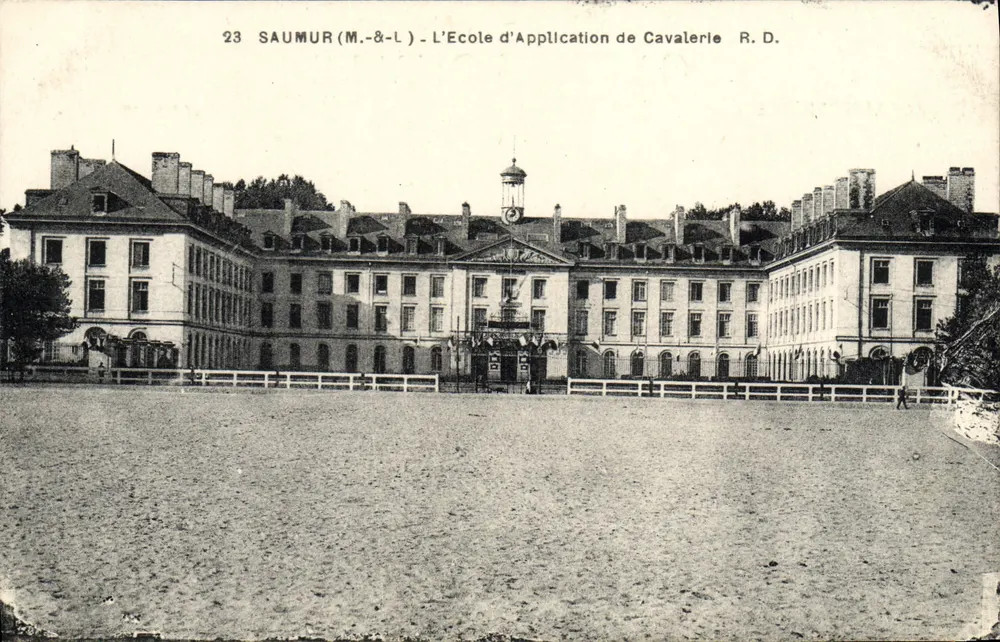 Saumur (M.-&-L) — A Escola de Aplicação de Cavalaria — R.D. - Frente