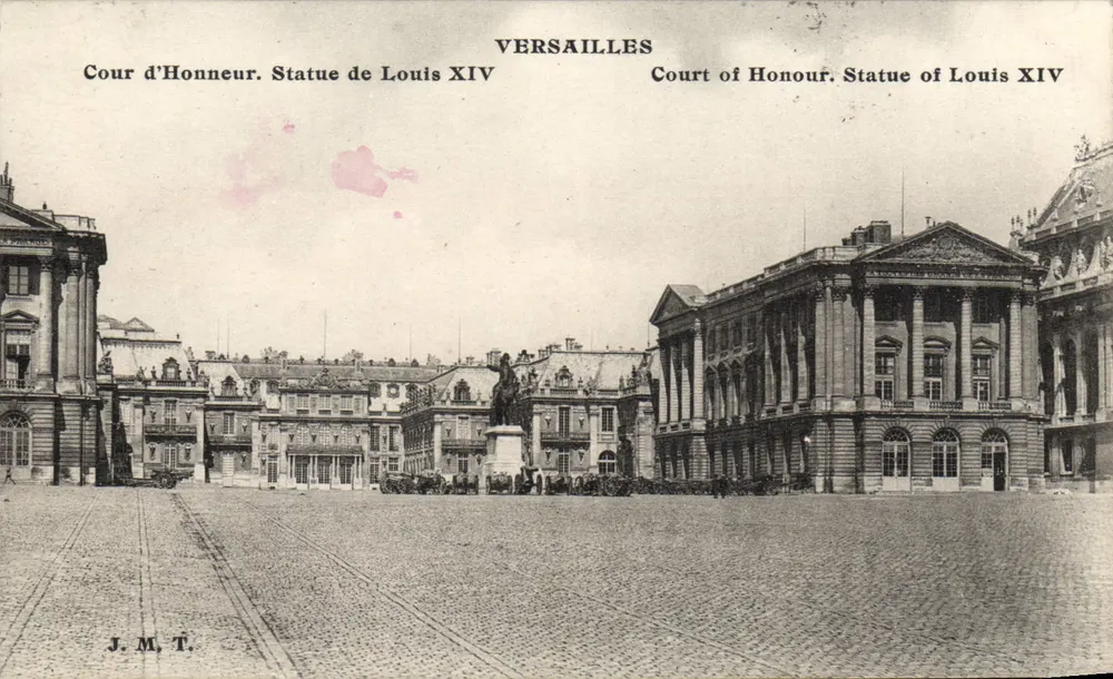 Versalles — Cour d'Honneur. Estatua de Luis XIV — J.M.T. - Anverso