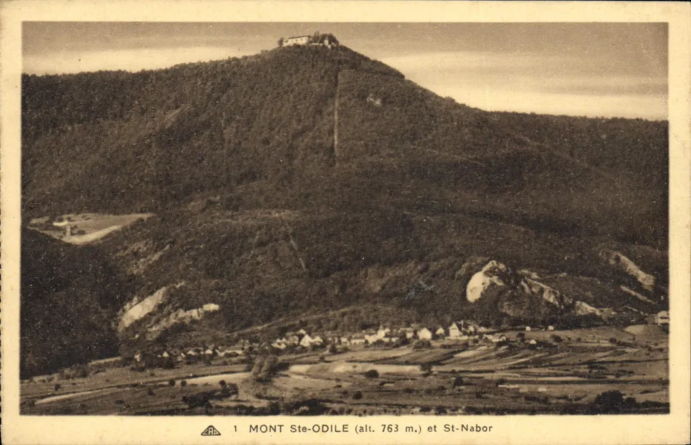 Monte Ste-Odile (alt. 763 m.) e St-Nabor — vista panorâmica — CH dos Arts Photomécaniques, Strasbourg - Frente