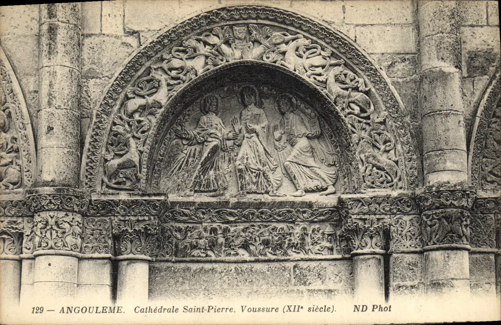Angoulême — Catedral de São Pedro, voussure do século XII — ND Phot - Frente