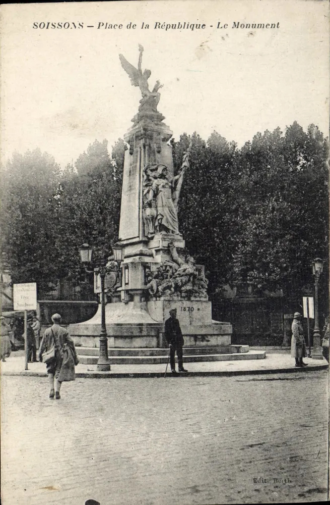 Soissons - Place de la République - O Monumento 1870 - Ed. Berth - Frente