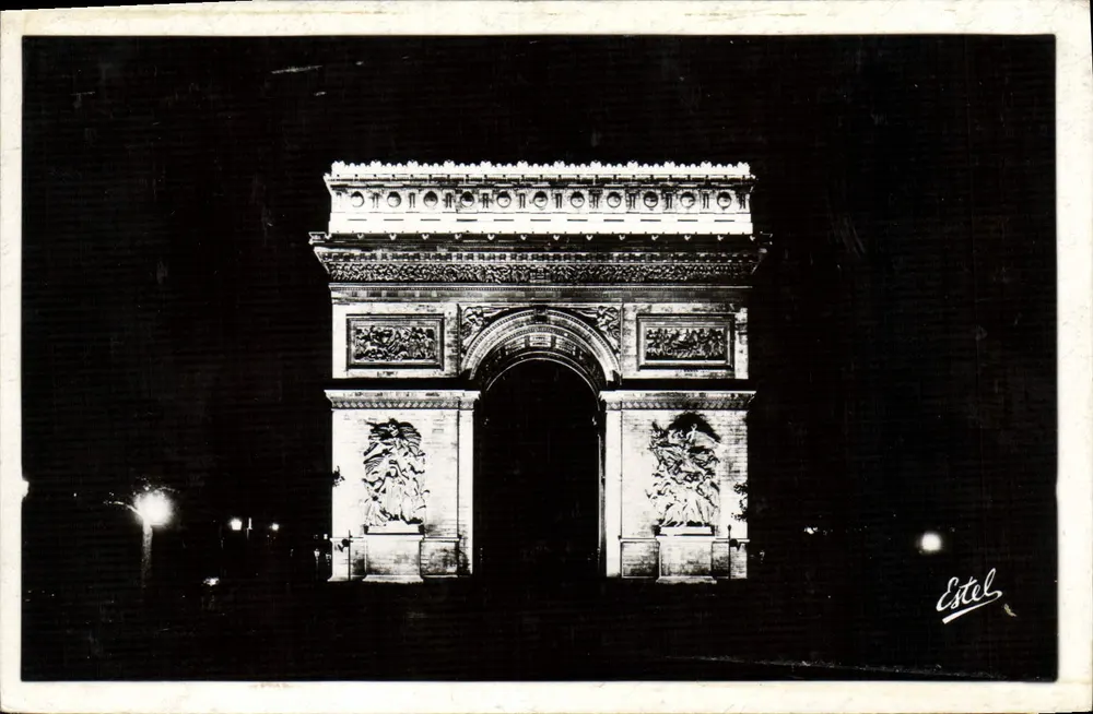 Paris — O Arco do Triunfo da Estrela iluminado — Estel - Frente