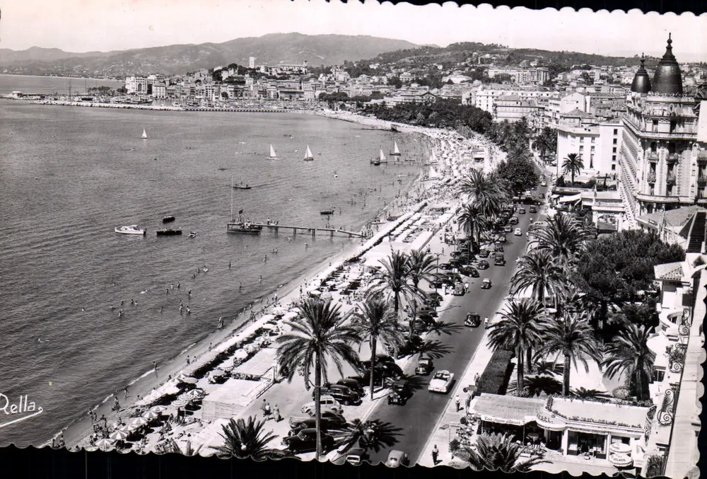 Cannes — Allgemeiner Blick auf den Strand und den Suquet — Éditions Rella n°2160 - Vorderseite