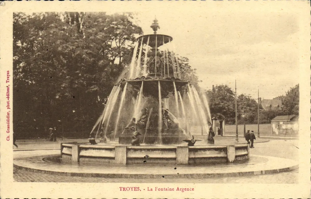 Troyes - A Fonte Argence — Ch. Granididier, fot. editora, Troyes - Frente