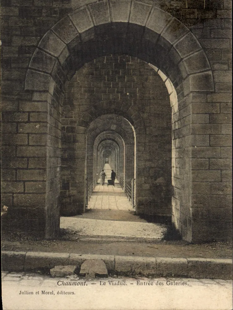 Chaumont — O Viaduto — Entrada das Galerias — Jullien e Morel, editores - Frente