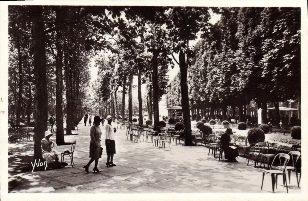 Vichy (Allier) — Aleja Parku Źródeł — Yvon - Awers