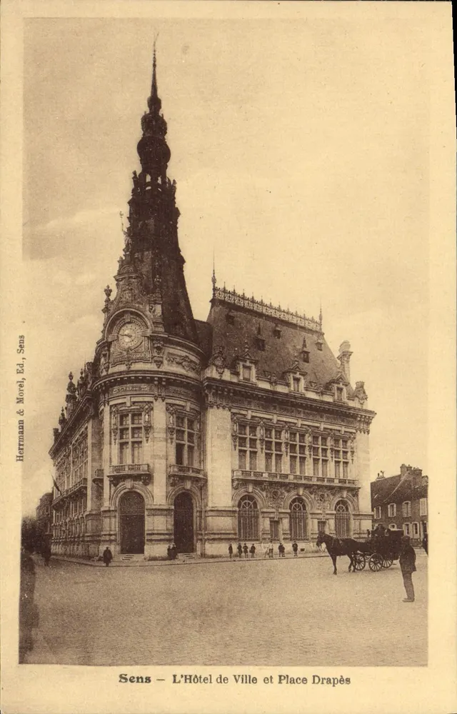 Sens — Das Rathaus und der Drapès-Platz — Hermann & Novel, Sens - Vorderseite