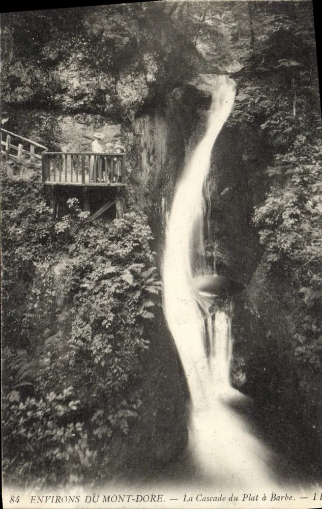 Aproximadamente o Mont-Dore — A Cascata do Plat à Barbe — n°84 - Frente