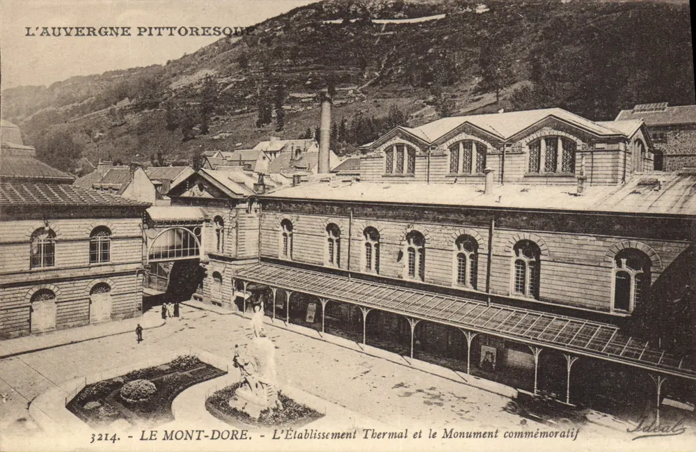 Le Mont-Dore - Das Thermalbad und das Gedenkmonument — Ideal, Nr. 3214 - Vorderseite