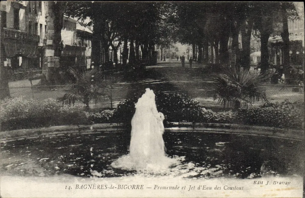 Bagnères-de-Bigorre — Promenade und Wasserfontäne der Coustous — Edit. J. Bravay - Vorderseite