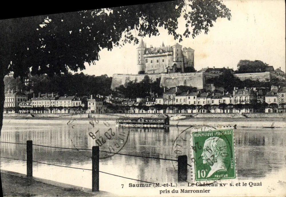 Saumur (M.-et-L.) — Schloss des 15. Jahrhunderts und der Quai du Marronnier — R. Dorange, Verlag Tours - Vorderseite