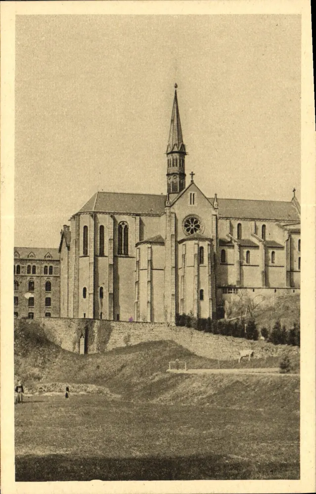 Kloster Ste-Marie de la Pierre-qui-Vire — Südostansicht — PHO. DUMBIER WACON - Vorderseite