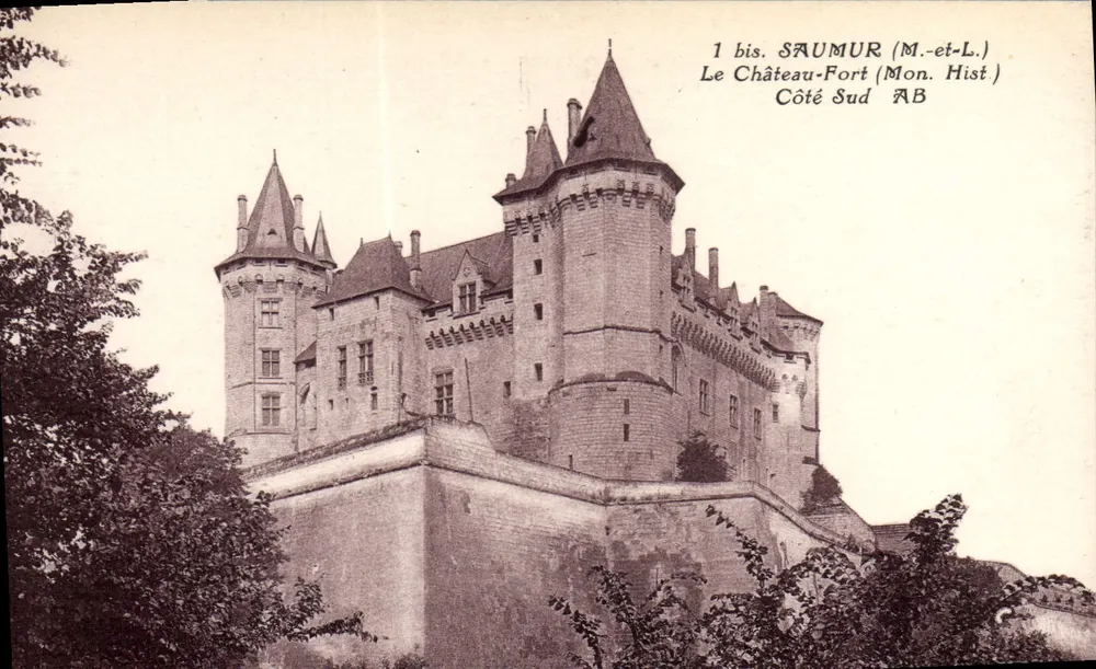 Saumur — O Castelo-Forte (Monumento Histórico) — Lado Sul — Edição Thomas, 6 rue d'Orléans - Frente