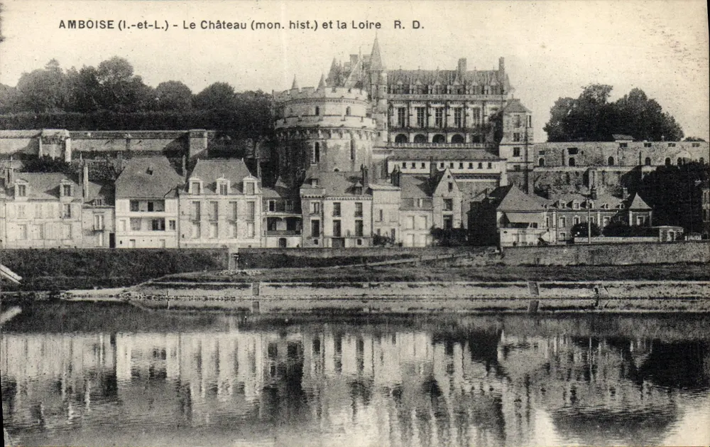 Amboise (I.-et-L.) - O Castelo (mon. hist.) e a Loire - R. D. - Frente