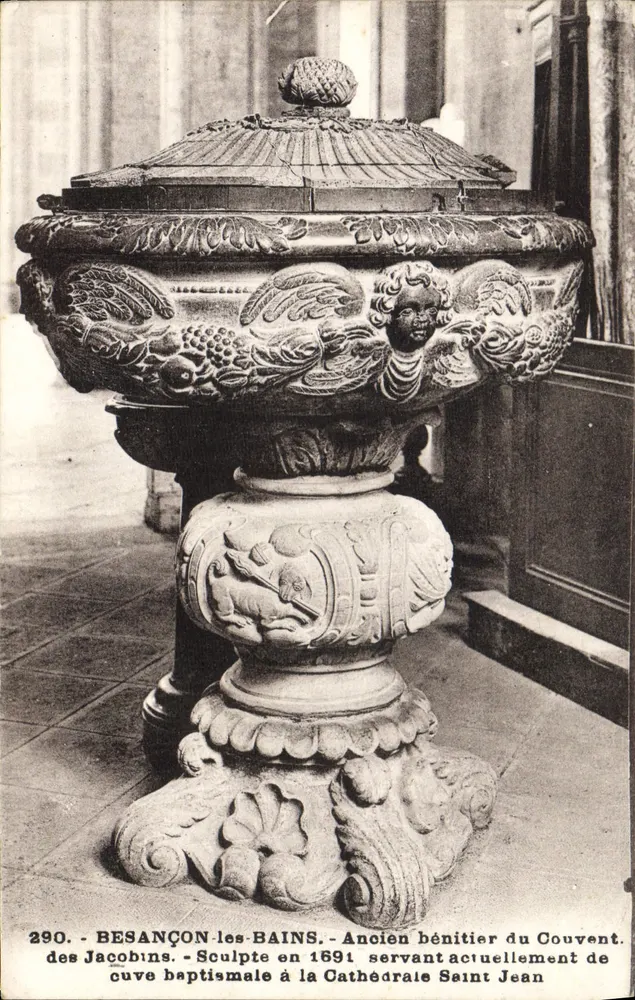 BESANÇON-les-BAINS - Das alte Taufbecken des Konvents der Jakobiner, aus dem Jahr 1691, das derzeit als Taufbecken in der Kathedrale Saint Jean dient - Vorderseite