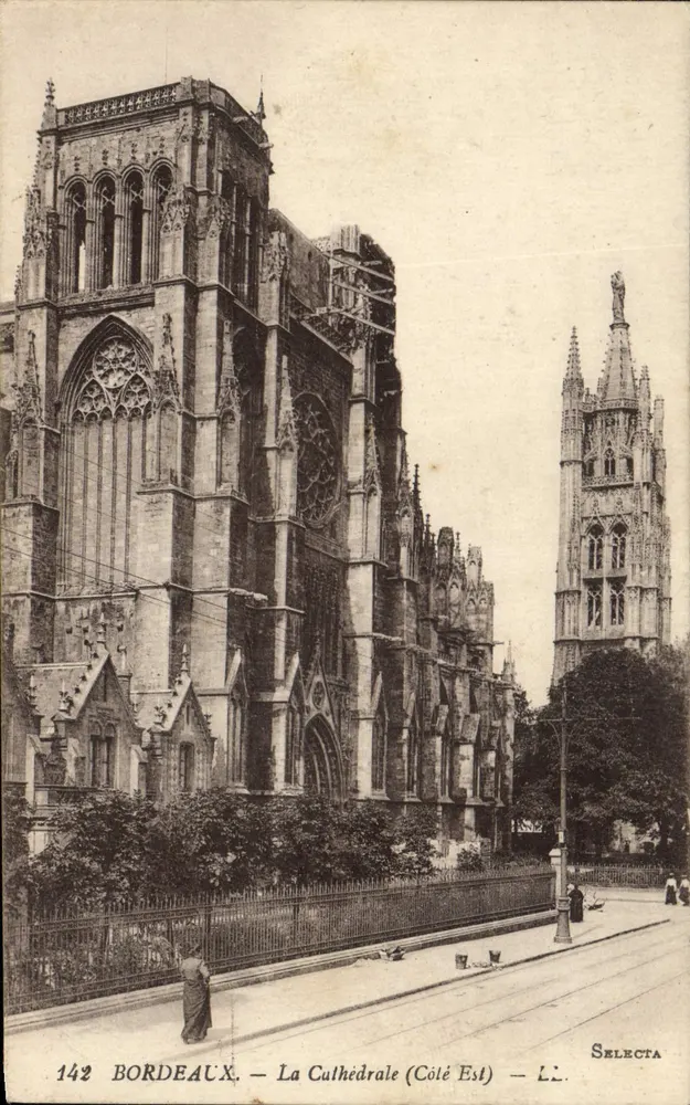 Bordeaux — A Catedral (Lado Leste) — Selecta, n° 142 - Frente