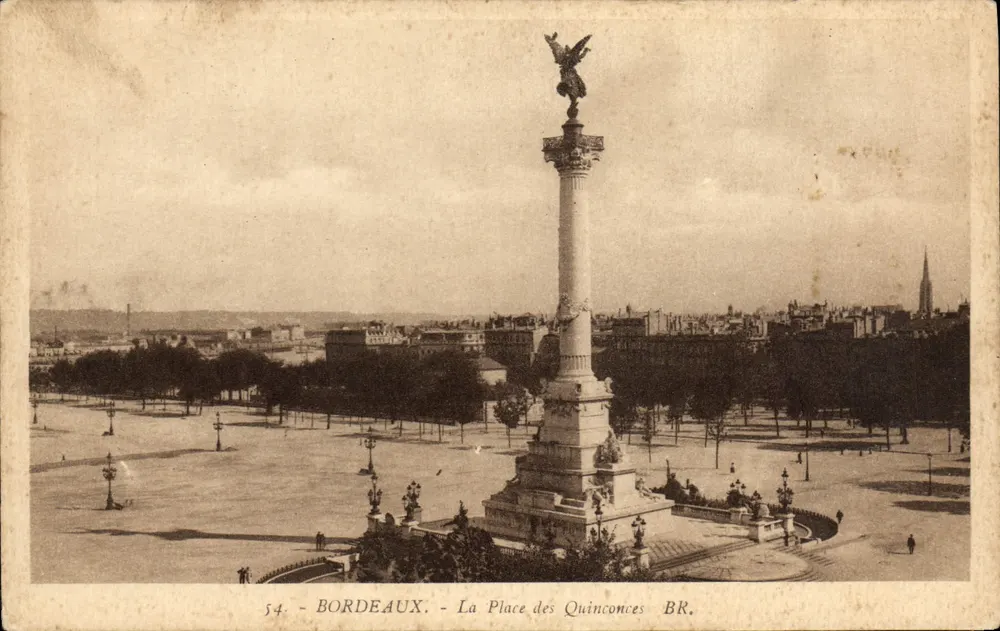 Bordeaux - A Praça dos Quinconces - BR. - Frente
