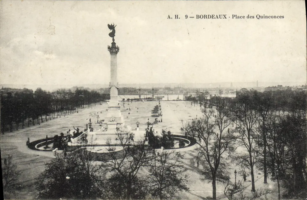 Bordeaux — Praça dos Quinconces — A.H. 9 - Frente