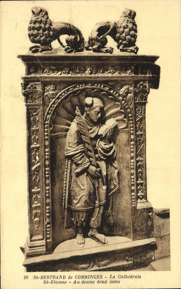 St-Bertrand de Comminges — Die Kathedrale — Über zwei Löwen - Vorderseite