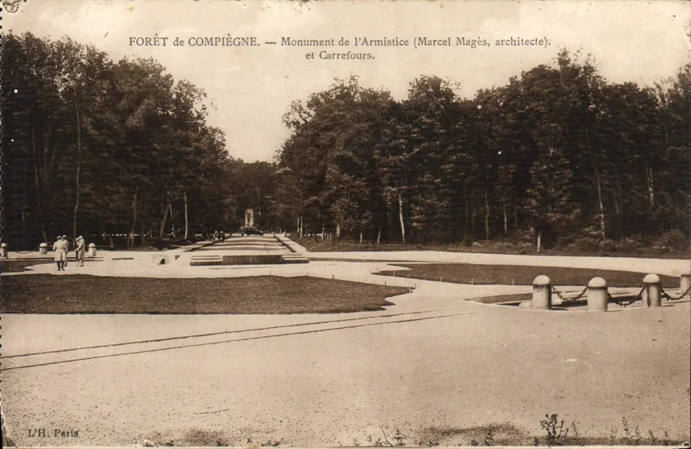 Forêt de Compiègne — Armistice-Monument (Marcel Magès, Architekt) und Kreuzungspunkt - Vorderseite