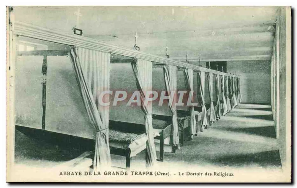 Abtei der Grande Trappe (Orne) — Das Dormitorium der Mönche - Vorderseite