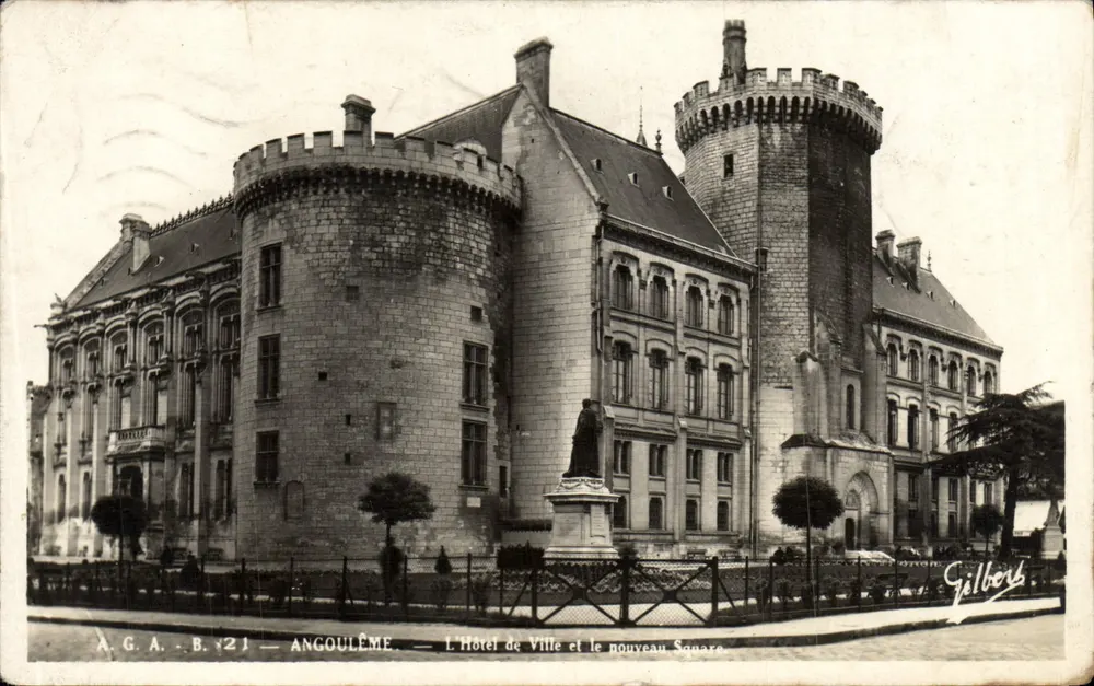 Angoulême — Das Rathaus und der neue Platz — Gilber - Vorderseite