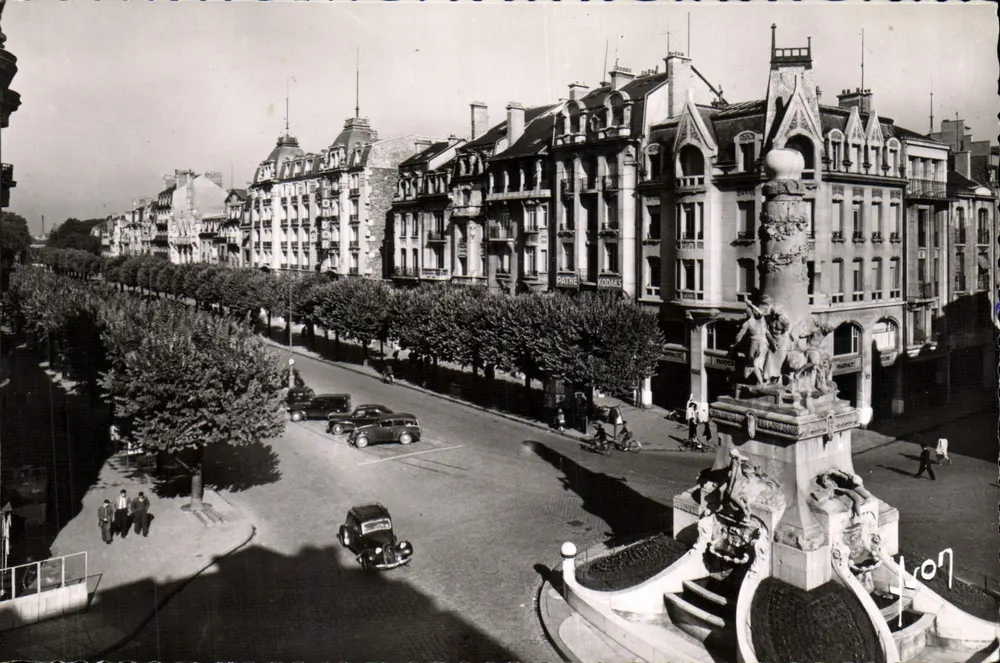 Fontaine Subé, praça Drouet d'Erlon — Lyon — Éditions d'Art Maréchal - Frente