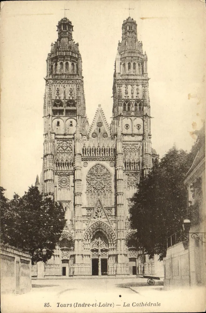 Tours (Indre-et-Loire) — A Catedral — 85. - Frente
