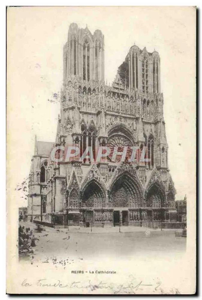 Reims - A Catedral — vista da fachada gótica com as torres parcialmente destruídas — editor não identificado, número de série não visível - Frente